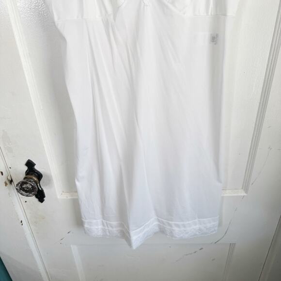 Vanity Fair Daywear Solutions Full Slip Style 10103 Sheer Lace Design Size 34 - Picture 4 of 16
